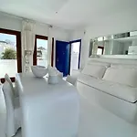 White Luxury With Shared Pool Downtown Mykonos Town