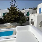 White Luxury With Shared Pool Downtown *
