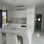 Appartement White Luxury With Shared Pool Downtown