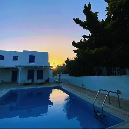 White Luxury With Shared Pool Downtown شقة *