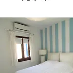White Luxury With Shared Pool Downtown 公寓 *