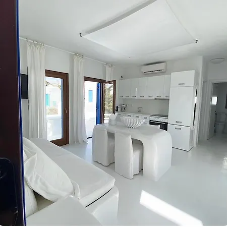 White Luxury With Shared Pool Downtown Daire