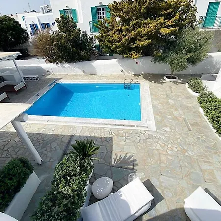 Apartment White Luxury With Shared Pool Downtown