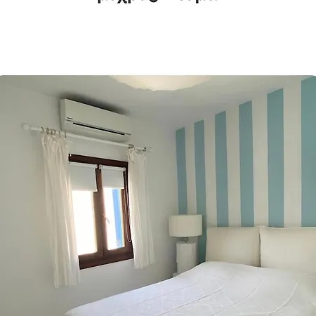 White Luxury With Shared Pool Downtown Apartment *