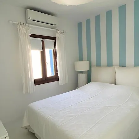 Daire White Luxury With Shared Pool Downtown *