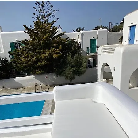 White Luxury With Shared Pool Downtown *