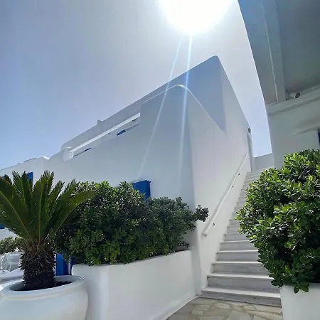 White Luxury With Shared Pool Downtown