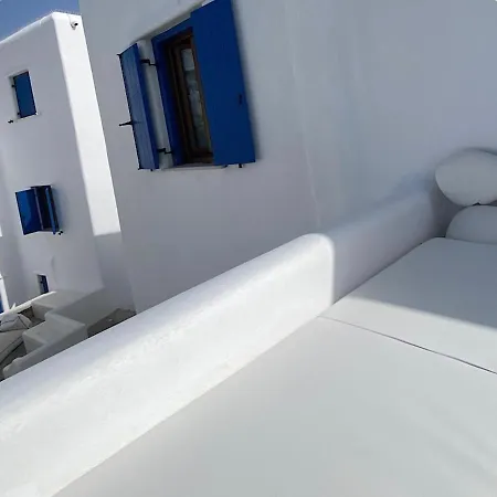 アパート White Luxury With Shared Pool Downtown *
