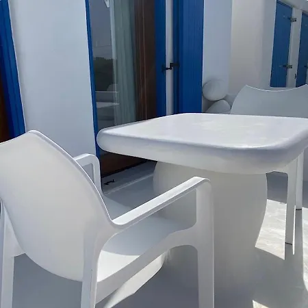 Apartment White Luxury With Shared Pool Downtown