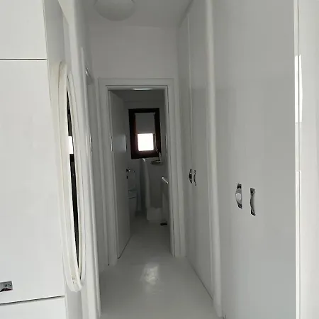 Daire White Luxury With Shared Pool Downtown *