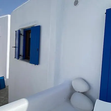 White Luxury With Shared Pool Downtown