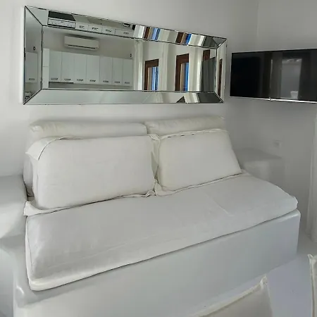 Apartment White Luxury With Shared Pool Downtown *