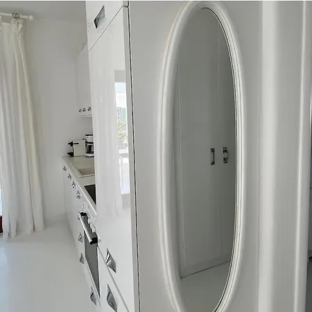 White Luxury With Shared Pool Downtown Apartment Mykonos Town